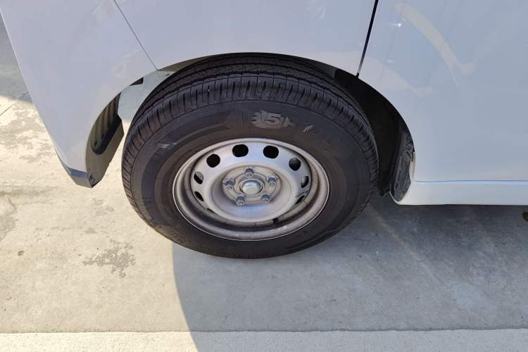 Used Farizon Xingxiang V 2023 V6E Zhonghang Lithium Battery 38.64kWh Value Edition Left Front Wheel Hub