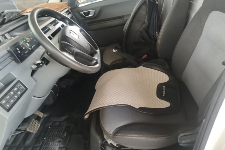 Used Farizon Xingxiang V 2023 V6E PLUS Ningde Era 41.86kWh 3rd-Generation Battery Pack – Value Edition Left Rear Seat