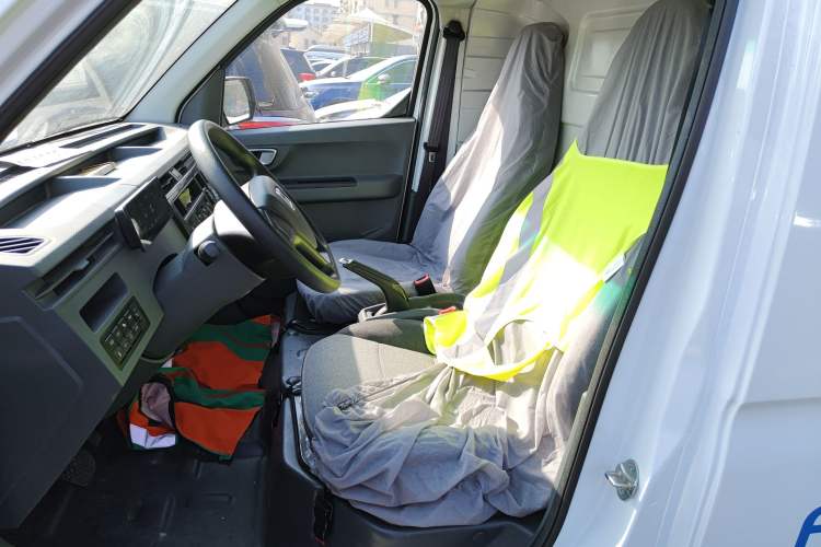 Used Farizon Xingxiang V 2023 V6E Zhonghang Lithium Battery 38.64kWh Value Edition Left Rear Seat