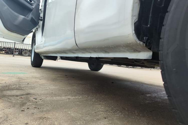 Used Farizon Xingxiang V 2023 V6E Guoxuan Hi-Tech 41.93 kWh Value Edition Left Side Sill
