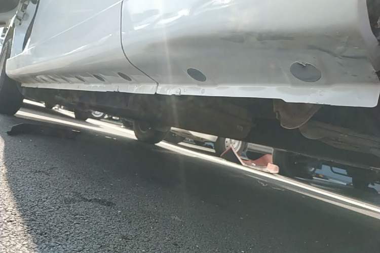 Used Farizon Xingxiang V 2023 V6E PLUS Ningde Era 41.86kWh 3rd-Generation Battery Pack – Premium Edition Left Side Sill
