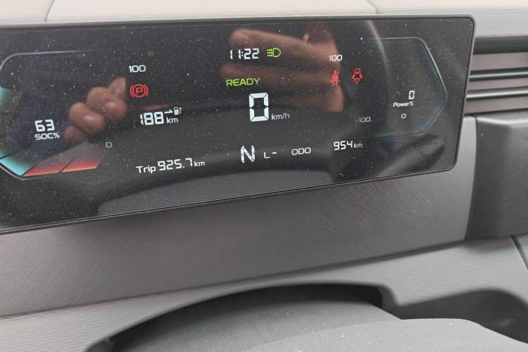 Used Farizon Xingxiang V 2023 V6E Guoxuan Hi-Tech 41.93 kWh Value Edition Odometer Close Up