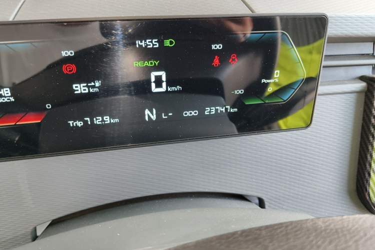 Used Farizon Xingxiang V 2023 V5E AVIC Lithium Battery 38.64kWh Deluxe Edition Odometer Close Up