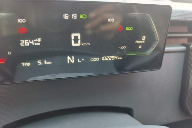 Used Farizon Xingxiang V 2023 V6E PLUS Guoxuan High-Tech 41.93 kWh Value Edition Odometer Close Up