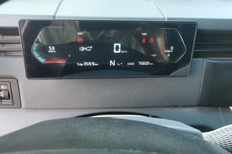 Used Farizon Xingxiang V 2023 V6E Guoxuan 41.93 kWh Feature Edition JHC6480BEV51 Odometer Close Up