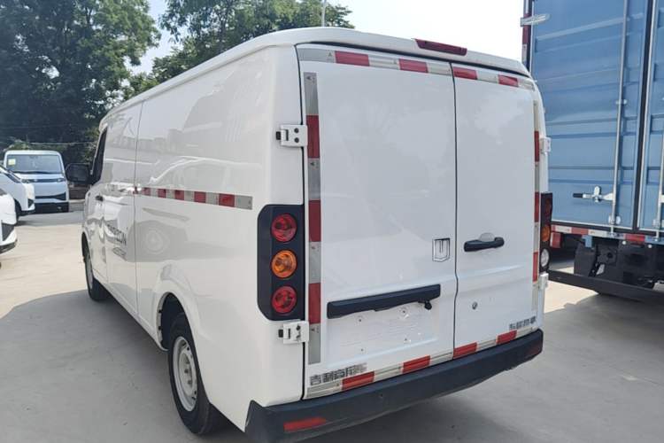 Used Farizon Xingxiang V 2023 V6E Guoxuan Hi-Tech 41.93 kWh Value Edition Rear Left 45 Deg