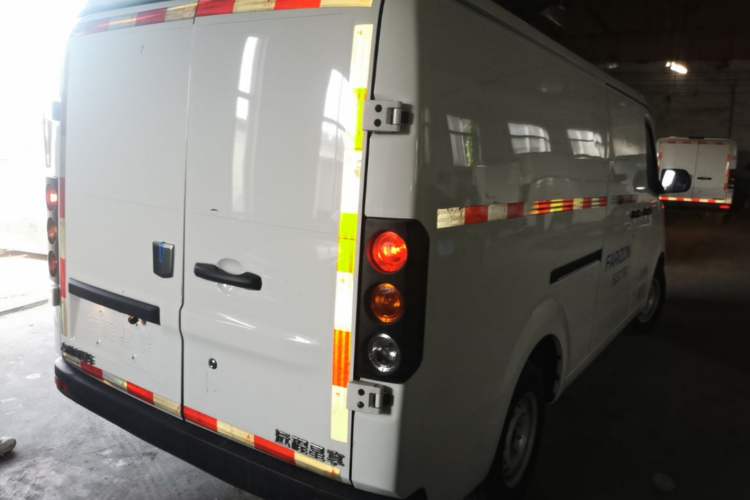 Used Farizon Xingxiang V 2023 V6E Zhonghang Lithium Battery 38.64kWh Value Edition Rear Right 45 Deg