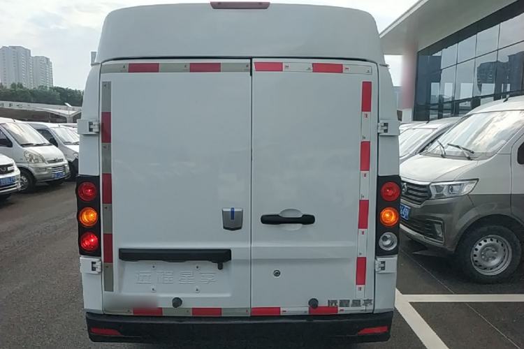 Used Farizon Xingxiang V 2023 V6E PLUS Ningde Era 41.86kWh 3rd-Generation Battery Pack – Premium Edition Rear