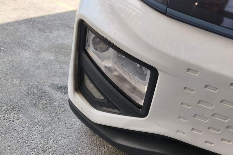 Used Farizon Xingxiang V 2023 V5E AVIC Lithium Battery 38.64kWh Deluxe Edition Right Front Headlight