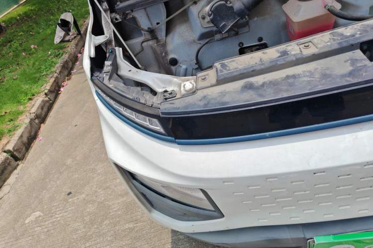 Used Farizon Xingxiang V 2023 V5E AVIC Lithium Battery 38.64kWh Value Edition Right Front Headlight