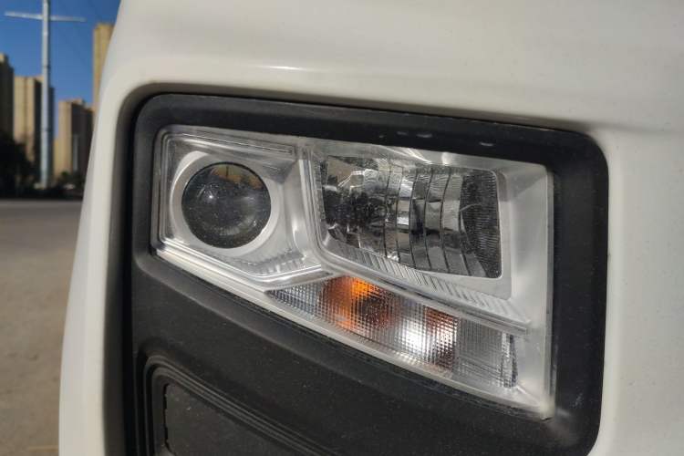 Used Farizon Xingxiang V 2023 V6E Ningde Times 41.86kWh Value Edition Right Front Headlight