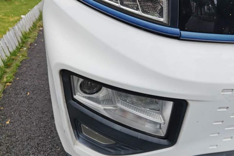 Used Farizon Xingxiang V 2023 V6E Zhonghang Lithium Battery 38.64kWh Value Edition Right Front Headlight