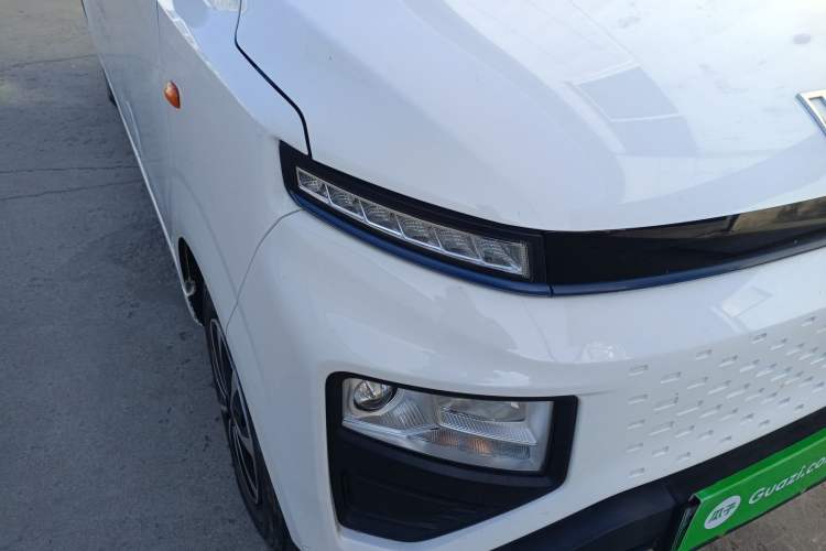 Used Farizon Xingxiang V 2023 V6E Guoxuan Hi-Tech 41.93 kWh Value Edition Right Front Headlight