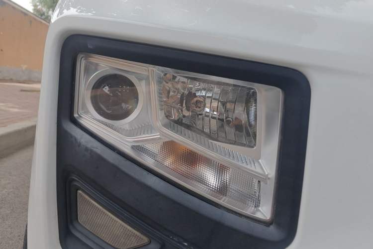 Used Farizon Xingxiang V 2023 V6E Guoxuan Hi-Tech 38.7 kWh Value Edition Right Front Headlight