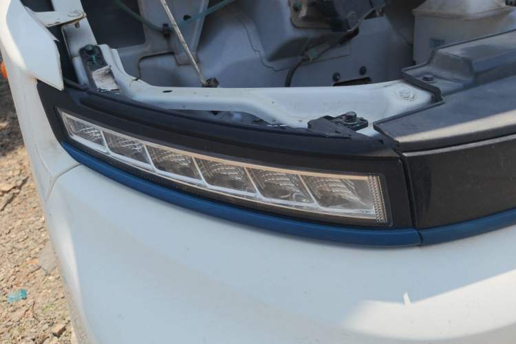 Used Farizon Xingxiang V 2023 V6E Guoxuan 41.93 kWh Feature Edition JHC6480BEV51 Right Front Headlight