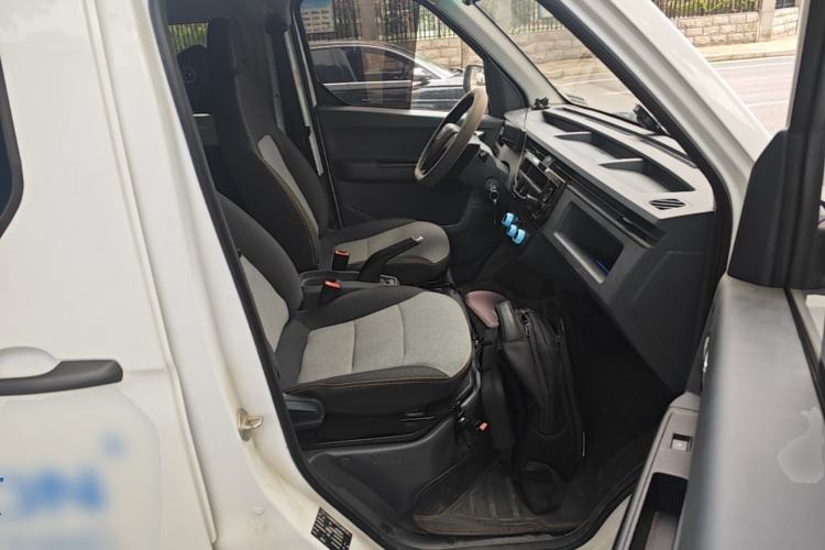Used Farizon Xingxiang V 2023 V6E Guoxuan Hi-Tech 41.93 kWh Value Edition Right Front Seat