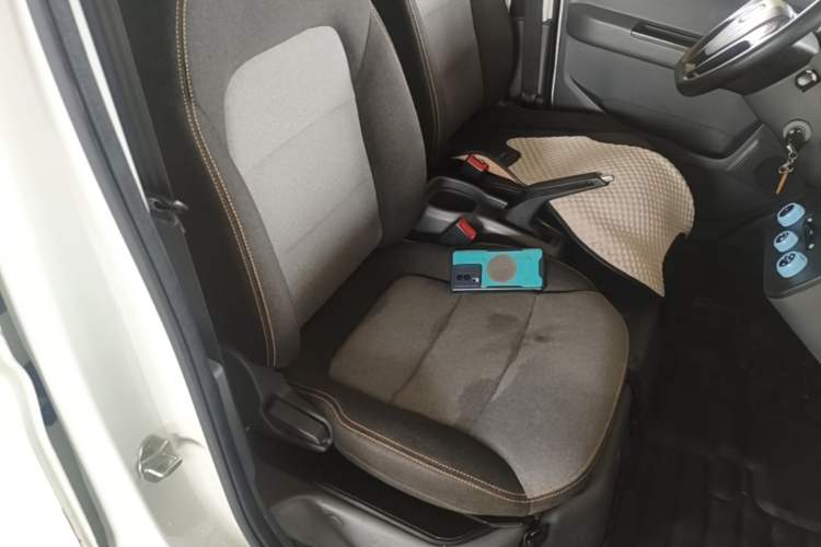 Used Farizon Xingxiang V 2023 V6E PLUS Ningde Era 41.86kWh 3rd-Generation Battery Pack – Value Edition Right Front Seat