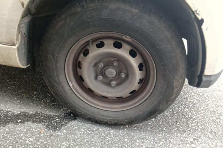 Used Farizon Xingxiang V 2023 V6E Guoxuan 41.93 kWh Feature Edition JHC6480BEV51 Right Front Wheel Hub
