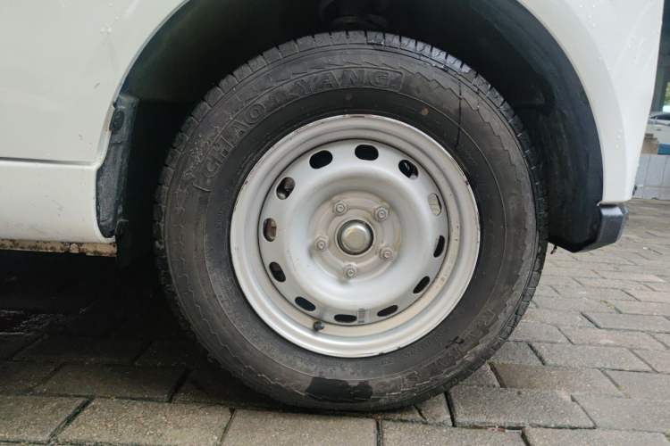 Used Farizon Xingxiang V 2023 V5E Guoxuan High-Tech 38.7 kWh Value Edition Right Front Wheel Hub