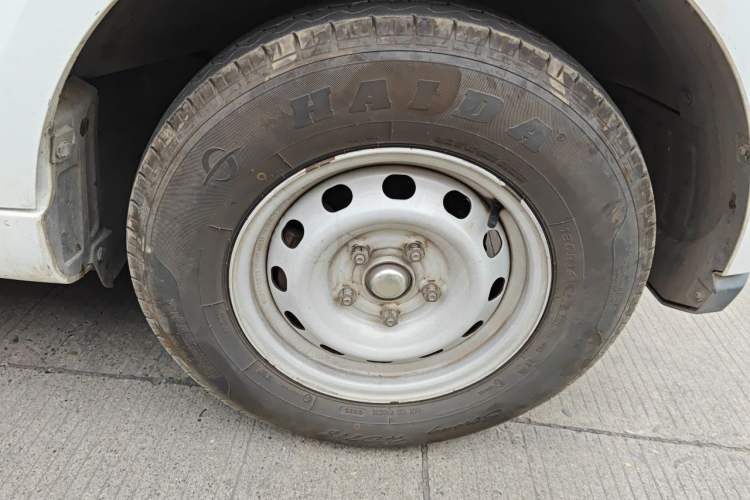 Used Farizon Xingxiang V 2023 V6E Zhonghang Lithium Battery 38.64kWh Value Edition Right Front Wheel Hub