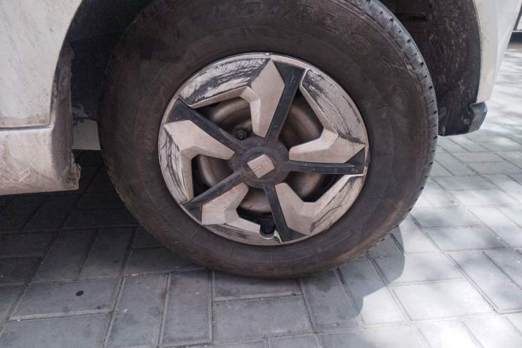 Used Farizon Xingxiang V 2023 V6E Zhonghang Lithium Battery 38.64kWh Value Edition Right Front Wheel Hub