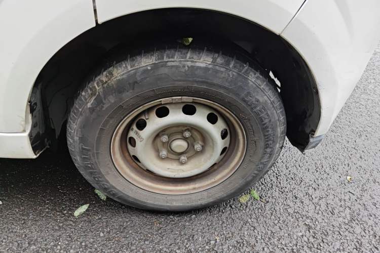 Used Farizon Xingxiang V 2023 V6E Zhonghang Lithium Battery 38.64kWh Value Edition Right Front Wheel Hub
