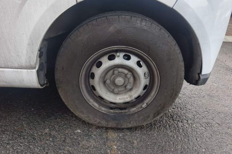 Used Farizon Xingxiang V 2023 V6E PLUS Guoxuan High-Tech 41.93 kWh Value Edition Right Front Wheel Hub