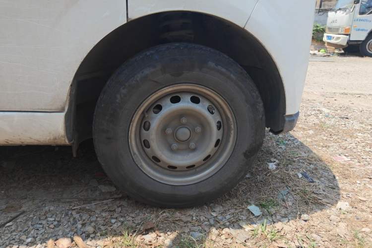 Used Farizon Xingxiang V 2023 V6E Guoxuan 41.93 kWh Feature Edition JHC6480BEV51 Right Front Wheel Hub