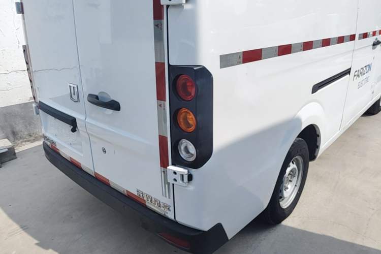 Used Farizon Xingxiang V 2023 V6E Guoxuan Hi-Tech 41.93 kWh Value Edition Right Rear Taillight