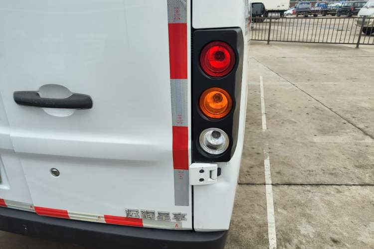 Used Farizon Xingxiang V 2023 V6E Guoxuan Hi-Tech 41.93 kWh Value Edition Right Rear Taillight