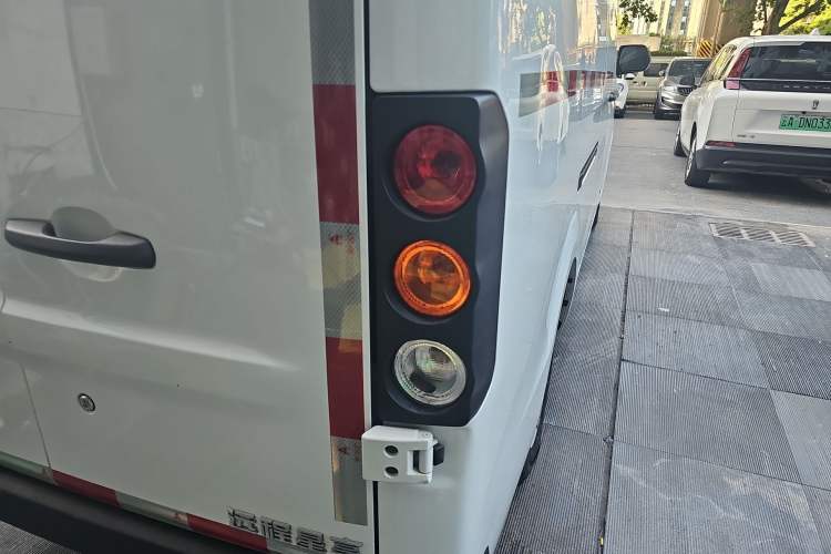 Used Farizon Xingxiang V 2023 V6E Ningde Times 41.86kWh Value Edition Right Rear Taillight