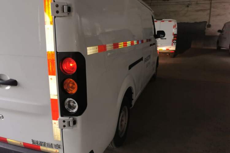Used Farizon Xingxiang V 2023 V6E Zhonghang Lithium Battery 38.64kWh Value Edition Right Rear Taillight