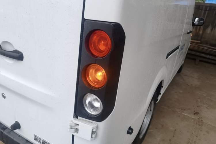 Used Farizon Xingxiang V 2023 V6E PLUS Ningde Era 41.86kWh 3rd-Generation Battery Pack – Value Edition Right Rear Taillight