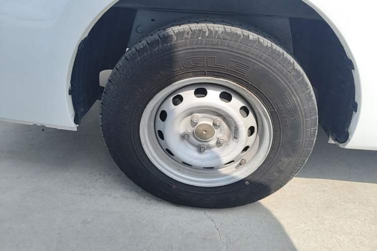 Used Farizon Xingxiang V 2023 V6E Guoxuan Hi-Tech 41.93 kWh Value Edition Right Rear Wheel Hub