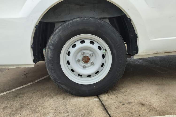Used Farizon Xingxiang V 2023 V6E Guoxuan Hi-Tech 41.93 kWh Value Edition Right Rear Wheel Hub