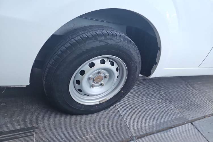 Used Farizon Xingxiang V 2023 V6E Ningde Times 41.86kWh Value Edition Right Rear Wheel Hub
