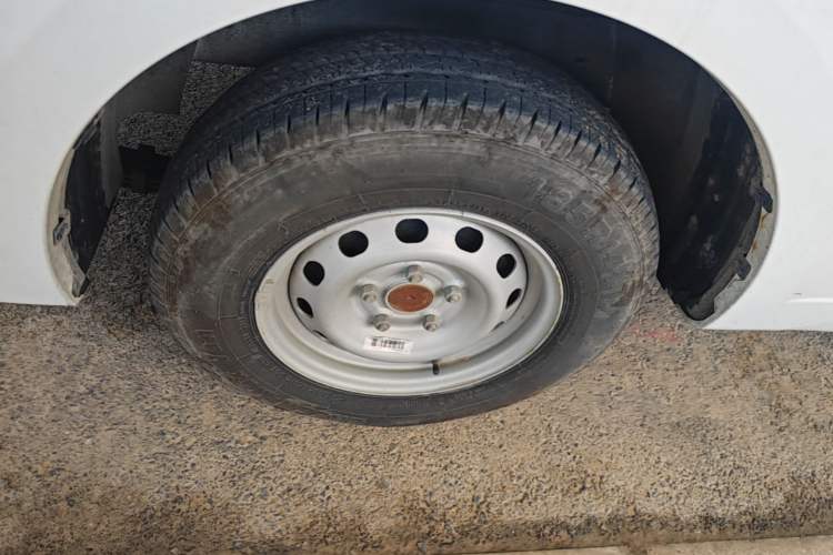 Used Farizon Xingxiang V 2023 V6E Guoxuan Hi-Tech 41.93 kWh Value Edition Right Rear Wheel Hub