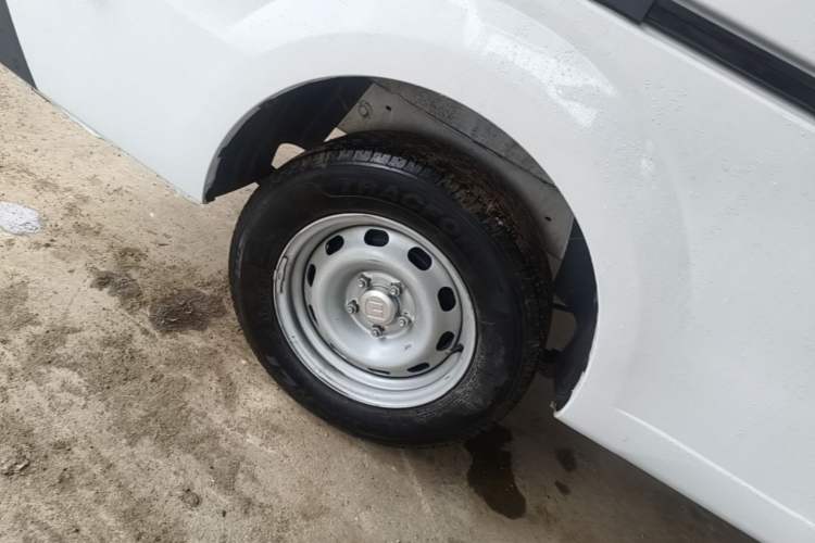 Used Farizon Xingxiang V 2023 V6E PLUS Ningde Era 41.86kWh 3rd-Generation Battery Pack – Value Edition Right Rear Wheel Hub