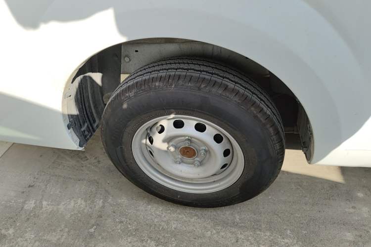 Used Farizon Xingxiang V 2023 V6E Zhonghang Lithium Battery 38.64kWh Value Edition Right Rear Wheel Hub