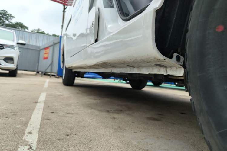 Used Farizon Xingxiang V 2023 V6E Guoxuan Hi-Tech 41.93 kWh Value Edition Right Side Sill
