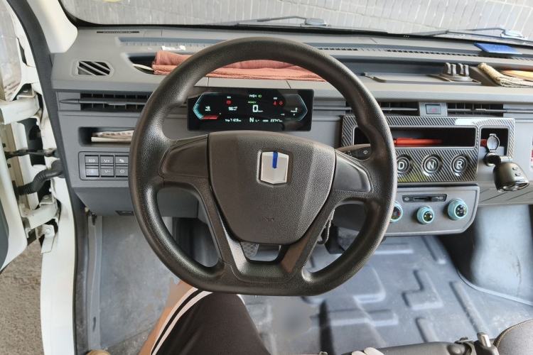Used Farizon Xingxiang V 2023 V5E AVIC Lithium Battery 38.64kWh Deluxe Edition Steering Wheel