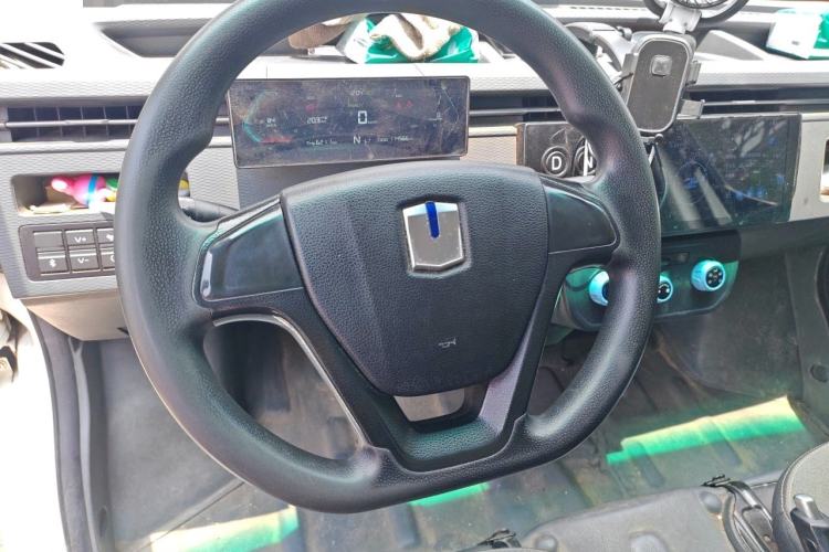 Used Farizon Xingxiang V 2023 V5E AVIC Lithium Battery 38.64kWh Value Edition Steering Wheel