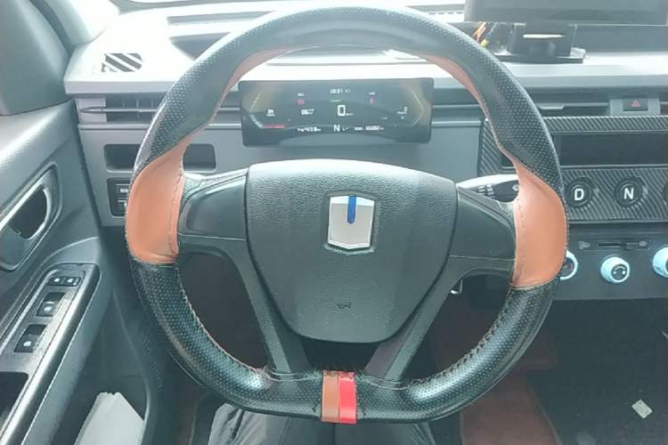 Used Farizon Xingxiang V 2023 V6E PLUS Ningde Era 41.86kWh 3rd-Generation Battery Pack – Premium Edition Steering Wheel
