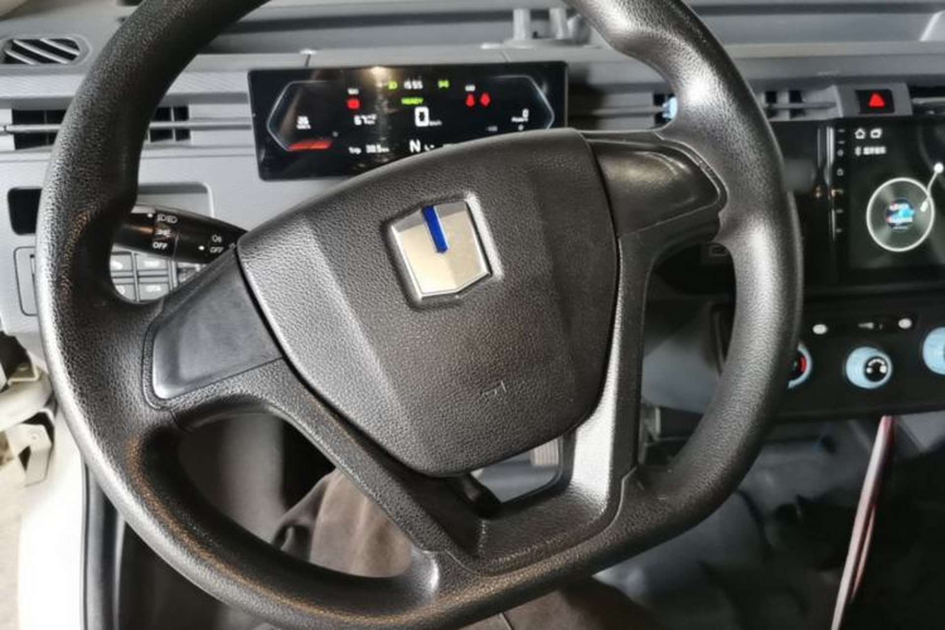Used Farizon Xingxiang V 2023 V6E Zhonghang Lithium Battery 38.64kWh Value Edition Steering Wheel