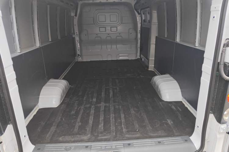 Used Farizon Xingxiang V 2023 V6E Guoxuan Hi-Tech 41.93 kWh Value Edition Trunk