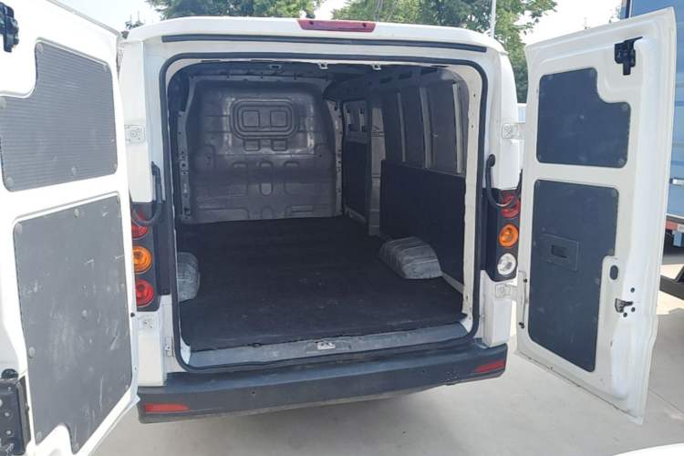 Used Farizon Xingxiang V 2023 V6E Guoxuan Hi-Tech 41.93 kWh Value Edition Trunk
