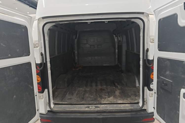 Used Farizon Xingxiang V 2023 V6E Guoxuan Hi-Tech 41.93 kWh Value Edition Trunk
