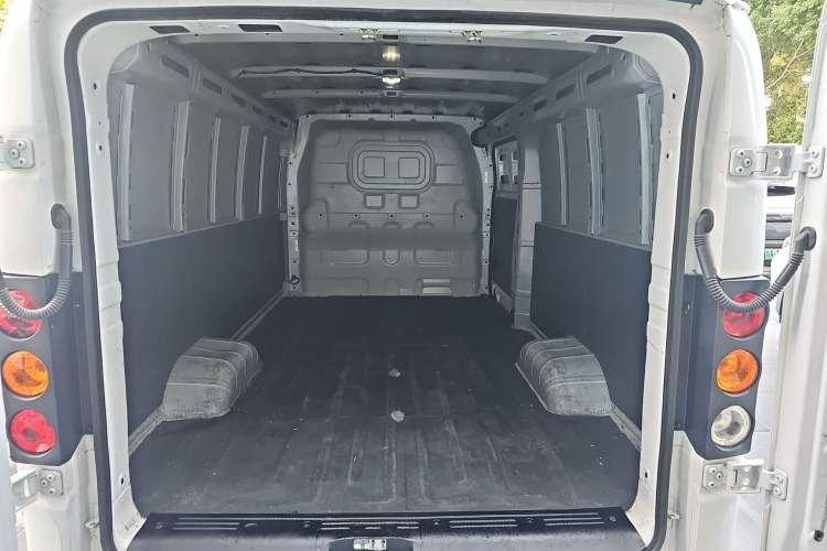 Used Farizon Xingxiang V 2023 V6E Ningde Times 41.86kWh Value Edition Trunk