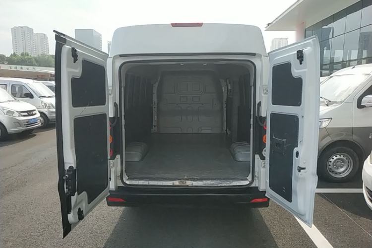 Used Farizon Xingxiang V 2023 V6E PLUS Ningde Era 41.86kWh 3rd-Generation Battery Pack – Premium Edition Trunk