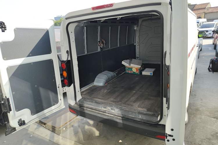 Used Farizon Xingxiang V 2023 V6E Zhonghang Lithium Battery 38.64kWh Value Edition Trunk